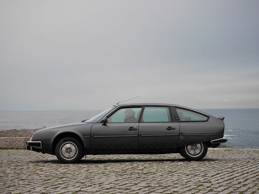 El Citroën CX GTi sigue teniendo unas líneas modernas pese a sus 40 años.