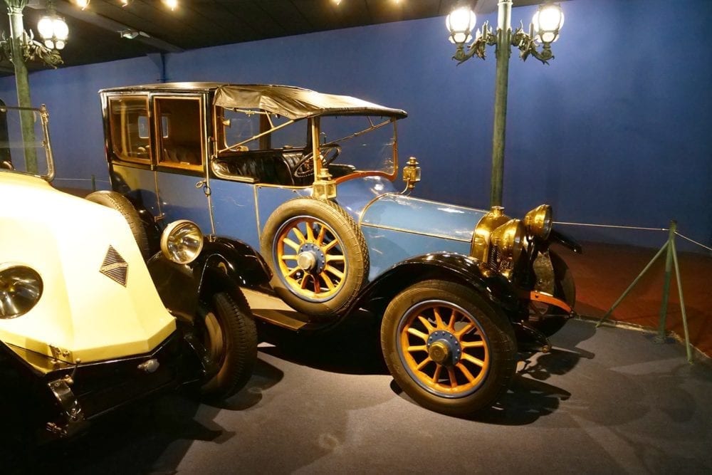 El museo está abarrotado de coches excepcionales.