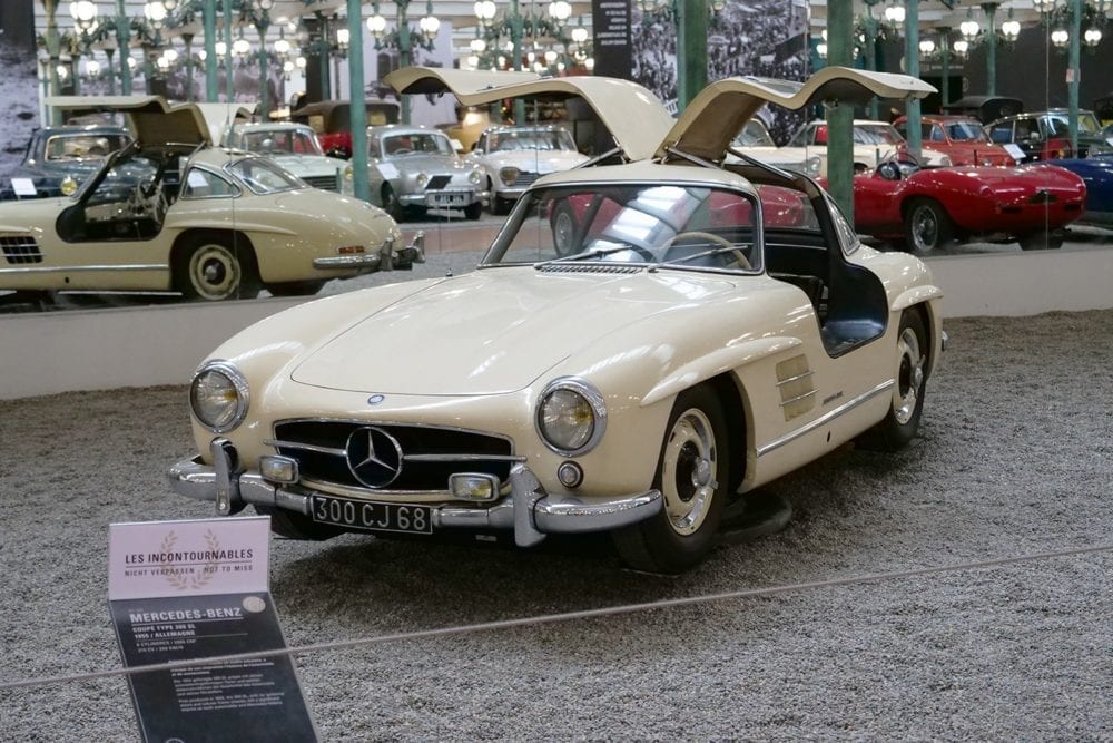 Este Mercedes 300 SL recorrió miles de kilómetros para comprar muchos de los coches de la colección.