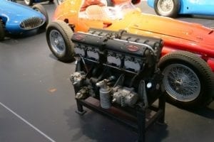 Precioso motor Bugatti de competición.