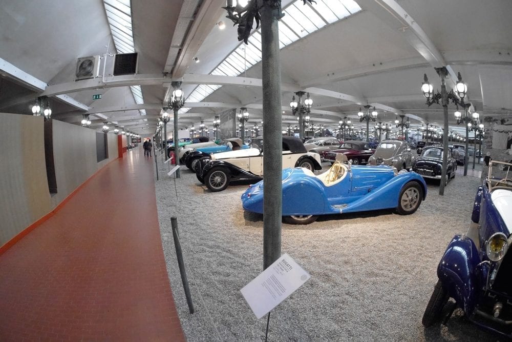 Más de 500 coches se exponen en 20.000 metros cuadrados, el mayor museo del automóvil del mundo.