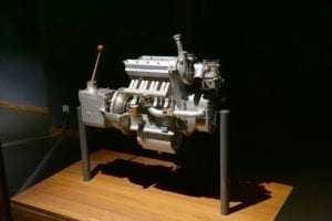 Este motor Bugatti 68B tenía 4 cilindros, 369 cm3 y era capaz de girar a 12.000 rpm hace 75 años.