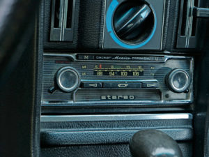 No puede faltar una radio Becker en un buen Mercedes.